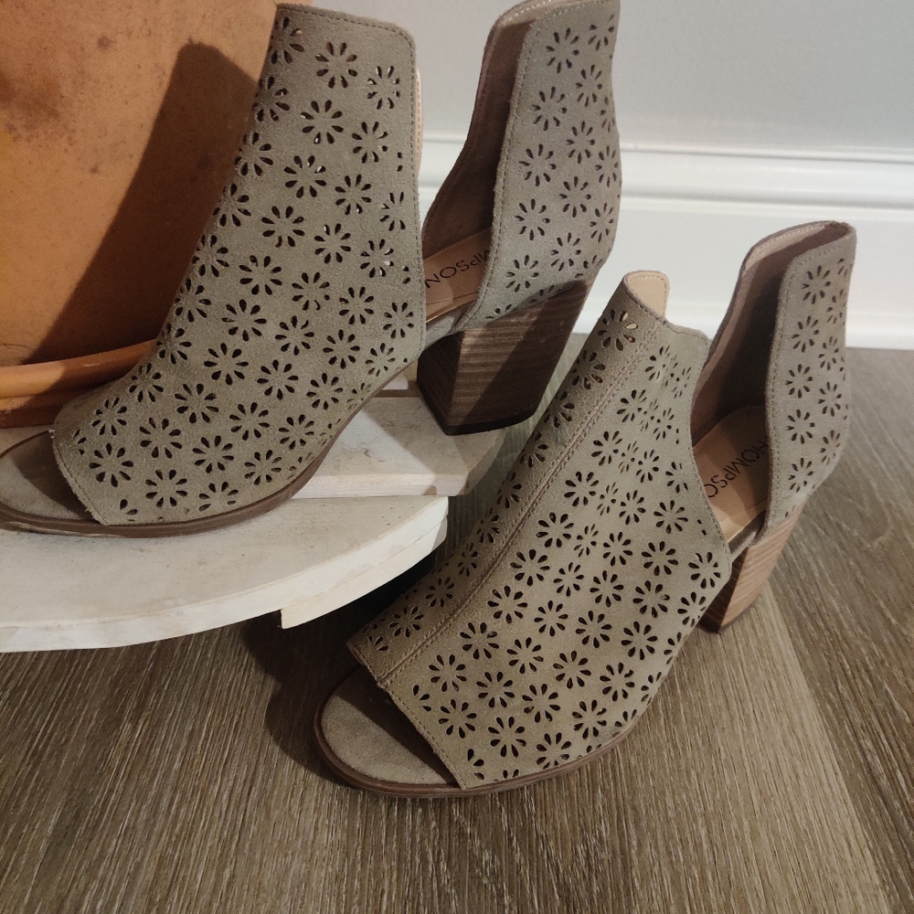 12Thompsin ankle boots